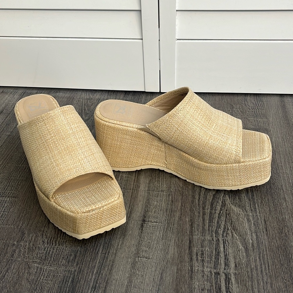 Dirty Laundry Trighton Platform Sandal size 10 -New